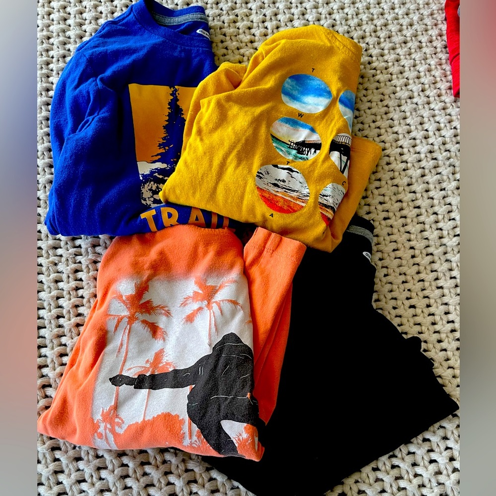 Old Navy Boys bundle 3 small 6/7 and 1 Medium 8. Mix of pullovers & long sleeve